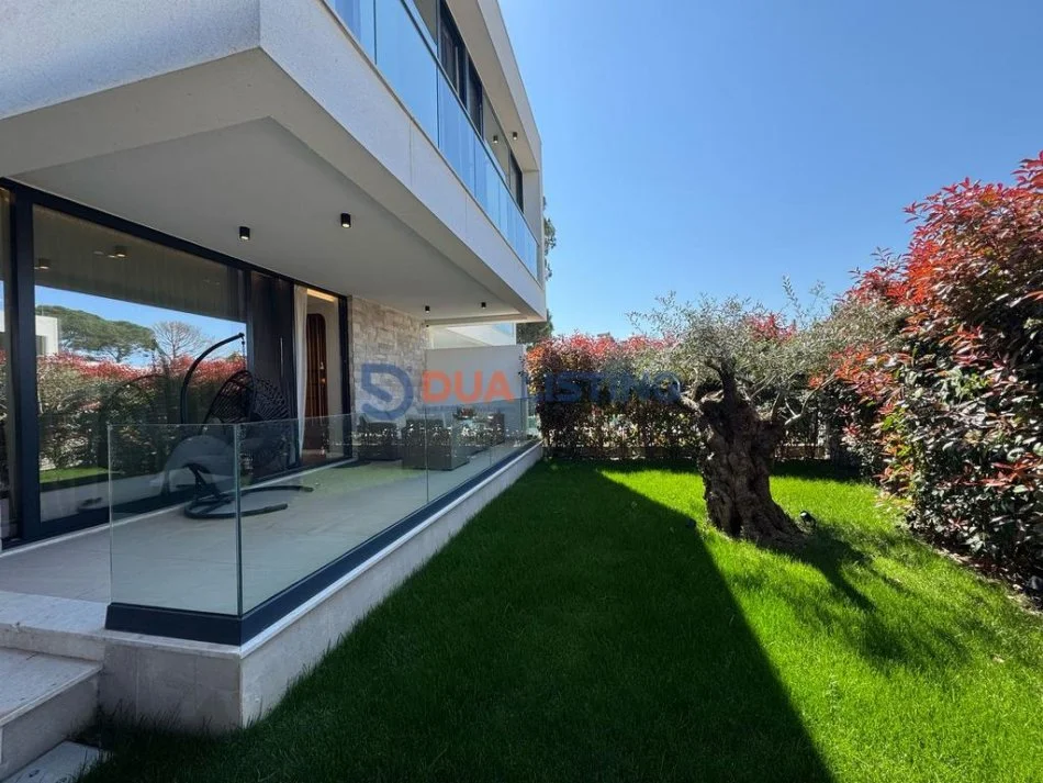 Durres, shitet Vile 3+1+Aneks+Ballkon Kati 0, 345 m² 750.000 € (Gjiri i Lalzit)