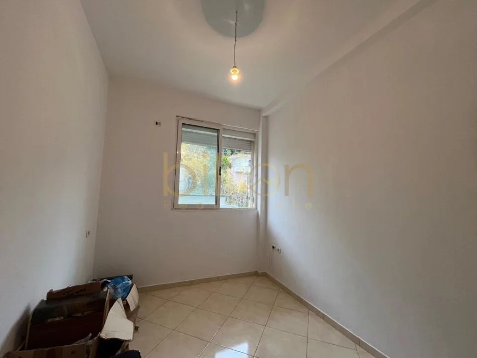 Tirane, shitet apartament 2+1 Kati 1, 87 m² 100.000 € (Rruga Muhamed Deliu, Fresk)