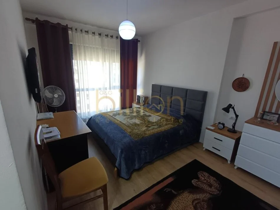 Tirane, shitet apartament 2+1 Kati 8, 92 m² 149.000 € (Ali Demi)