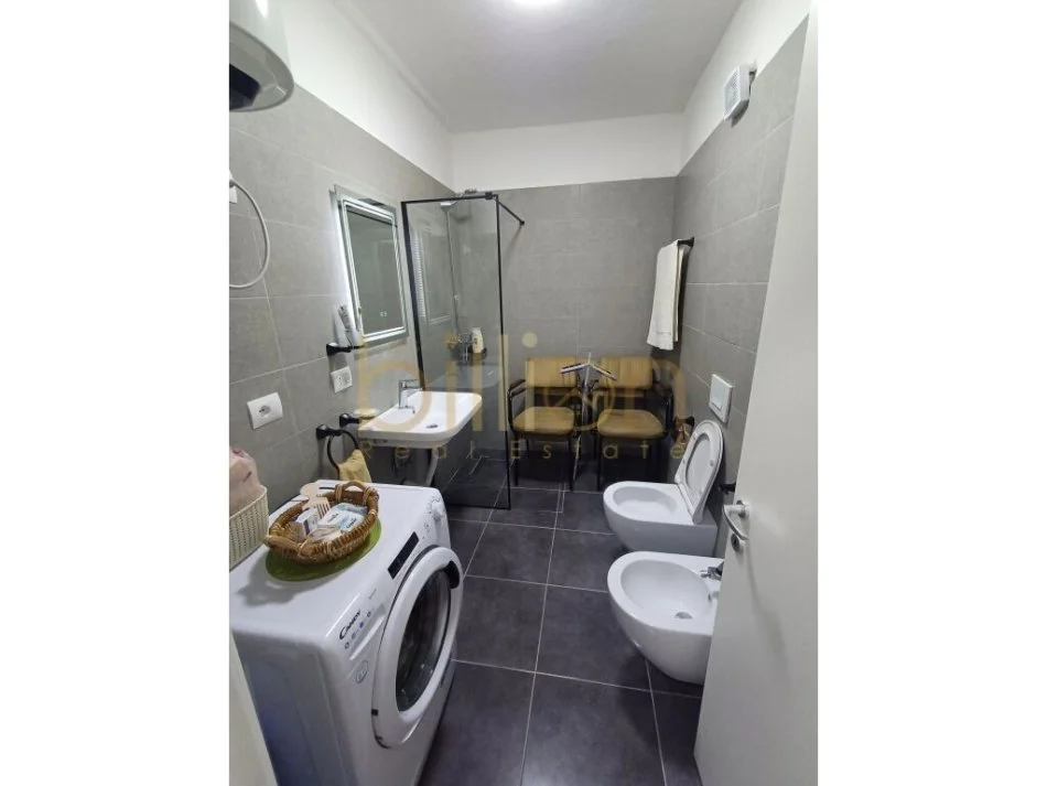 Tirane, shitet apartament 2+1 Kati 8, 92 m² 149.000 € (Ali Demi)