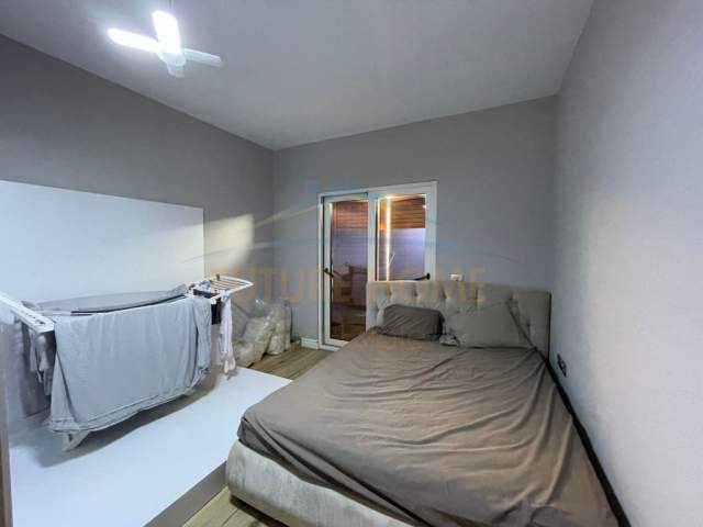 Tirane, jepet me qera apartament duplex 2+1+BLK Kati 0, 210 m² 1.400 Euro (Liqeni i Thate)