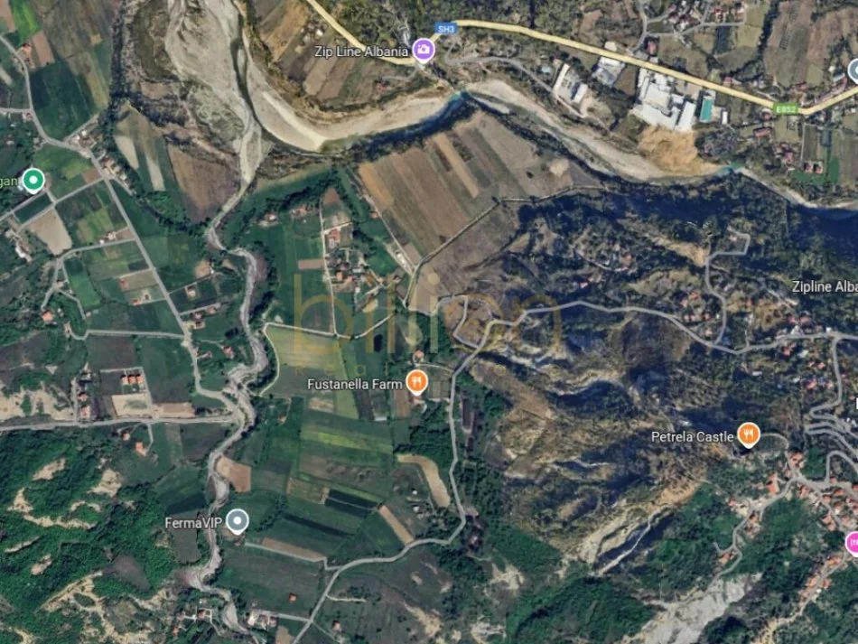 Tirane, shitet toke , 10.000 m² 850.000 € (Petrelë)