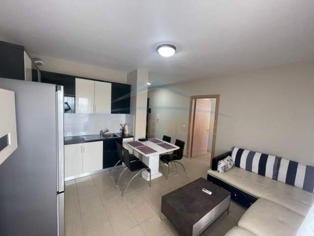 Durres, jepet me qera apartament 1+1 Kati 7, 55 m² 30000 Leke (ne lagjen 13 prane pelikanit)