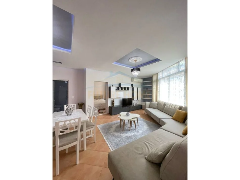 Tirane, jepet me qera apartament 1+1+Ballkon Kati 4, 78 m² 500 € (Liqeni i Thate)
