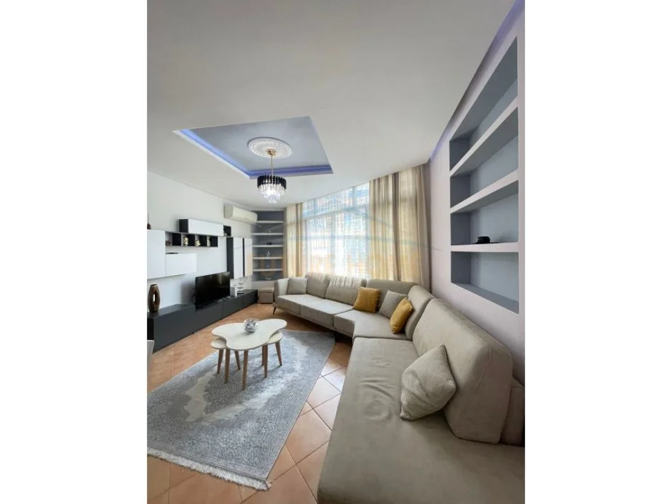Tirane, jepet me qera apartament 1+1+Ballkon Kati 4, 78 m² 500 € (Liqeni i Thate)