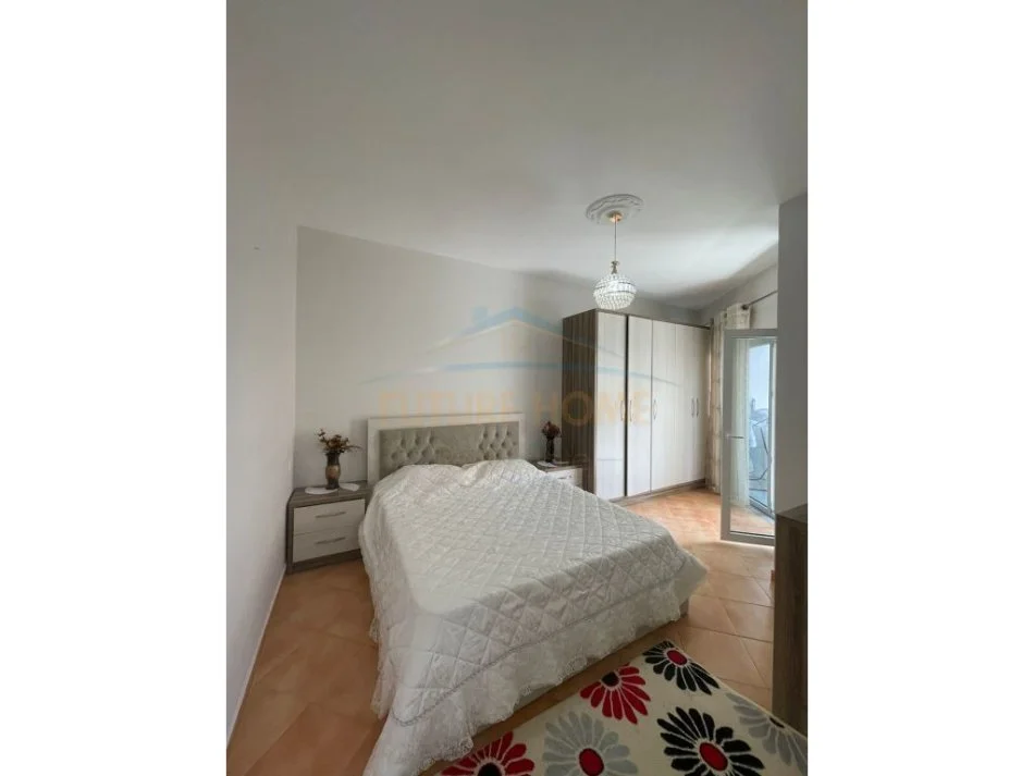 Tirane, jepet me qera apartament 1+1+Ballkon Kati 4, 78 m² 500 € (Liqeni i Thate)