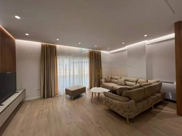 Tirane, jepet me qera apartament 2+1+BLK Kati 3, 124 m² 1.000  (Zogu i Zi)