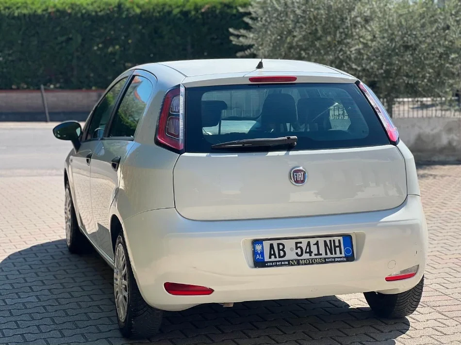Durres, japim me qera makine Fiat grande punto Benzin, e bardhë manuale Kondicioner 182.056 km,  25 €