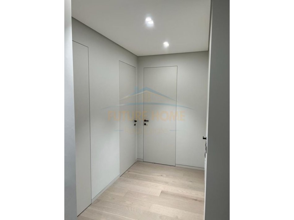 Tirane, shitet apartament 3+1 Kati 10, 356 m² 900.000 € (21 DHJETORI,RRUGA E KAVAJES)