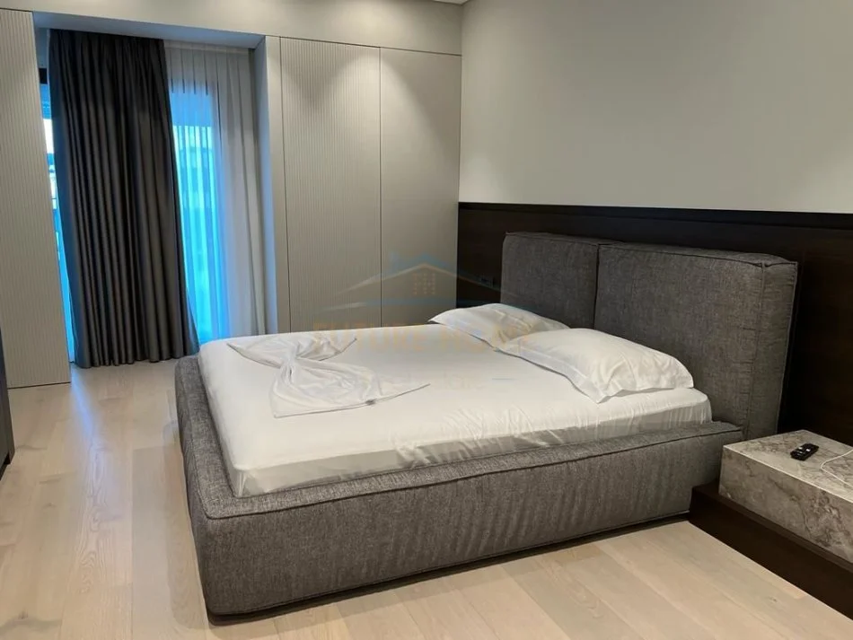 Tirane, shitet apartament duplex 3+1 Kati 10, 356 m² 