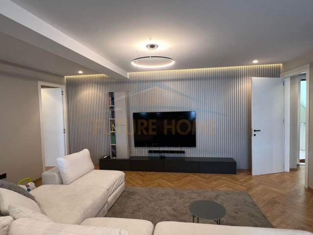 Tirane, shitet apartament 2+1 Kati 8, 117 m² 170.000 Euro (ish parku autobuzave)