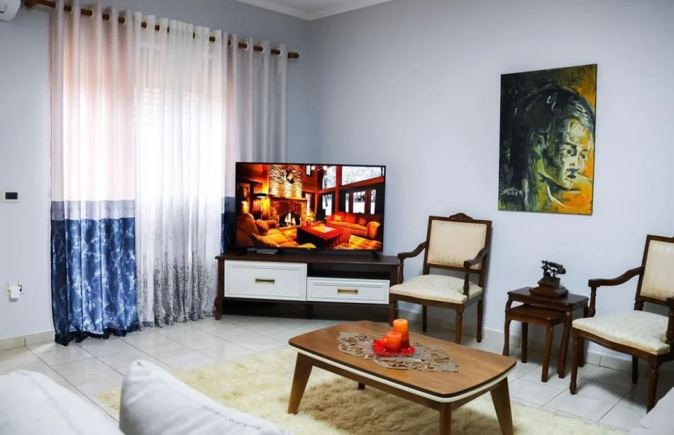 Tirane, jepet me qera apartament duplex 2+1+Ballkon Kati 2, 100 m² 600 € (rruga ferit xhajko)