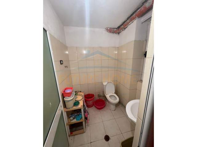 Durres, jepet me qera apartament 1+1 Kati 0, 52 m² 200 Euro (Plazh- Rrota e Kuqe, Durres)