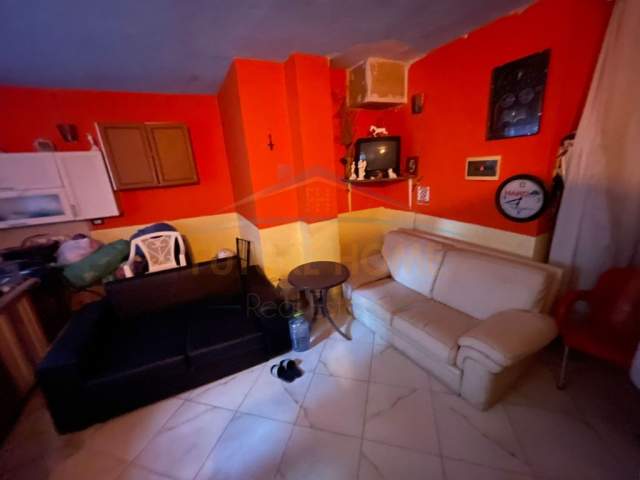 Durres, jepet me qera apartament 1+1 Kati 0, 52 m² 200 Euro (Plazh- Rrota e Kuqe, Durres)