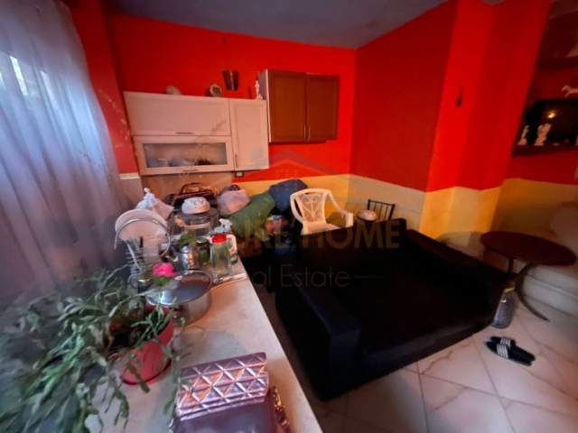Durres, jepet me qera apartament 1+1 Kati 0, 52 m² 200 Euro (Plazh- Rrota e Kuqe, Durres)