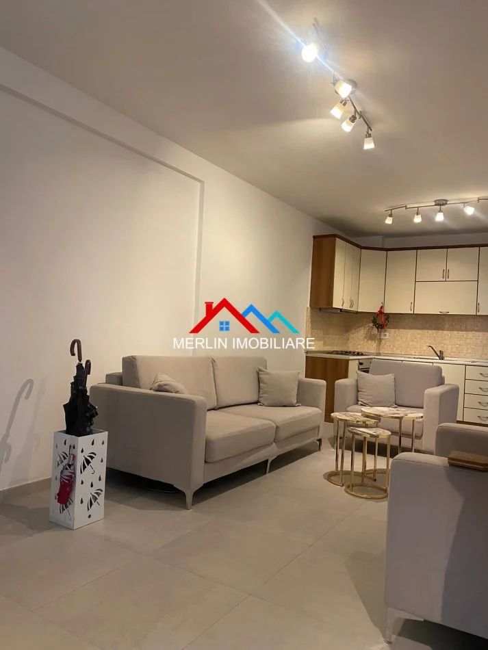 jepet me qera apartament 2+1+Ballkon Kati 4, 80 m² 600 € (RRRUGA NIKOLLA JORGA,MYSLYM SHYRI)