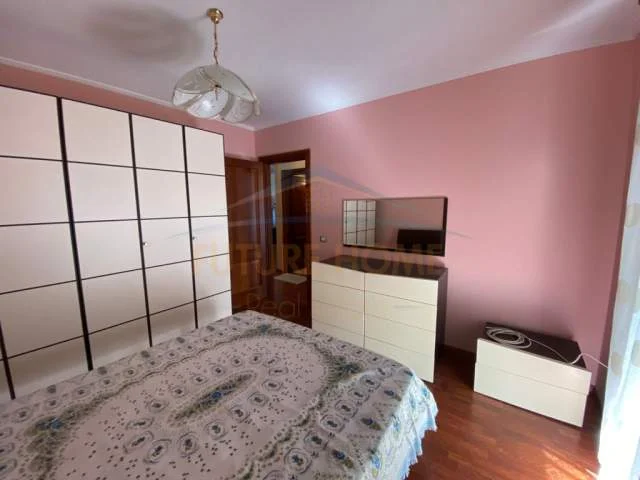 Durres, jepet me qera apartament 2+1+BLK Kati 4, 100 m² 750 Euro (Currila)