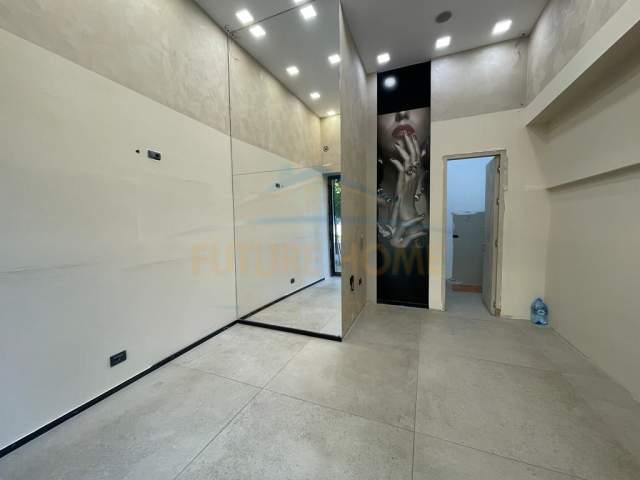 Tirane, jepet me qera ambjent biznesi Kati 0, 36 m² 1.500 Euro (Bulevardi Zougu 1)