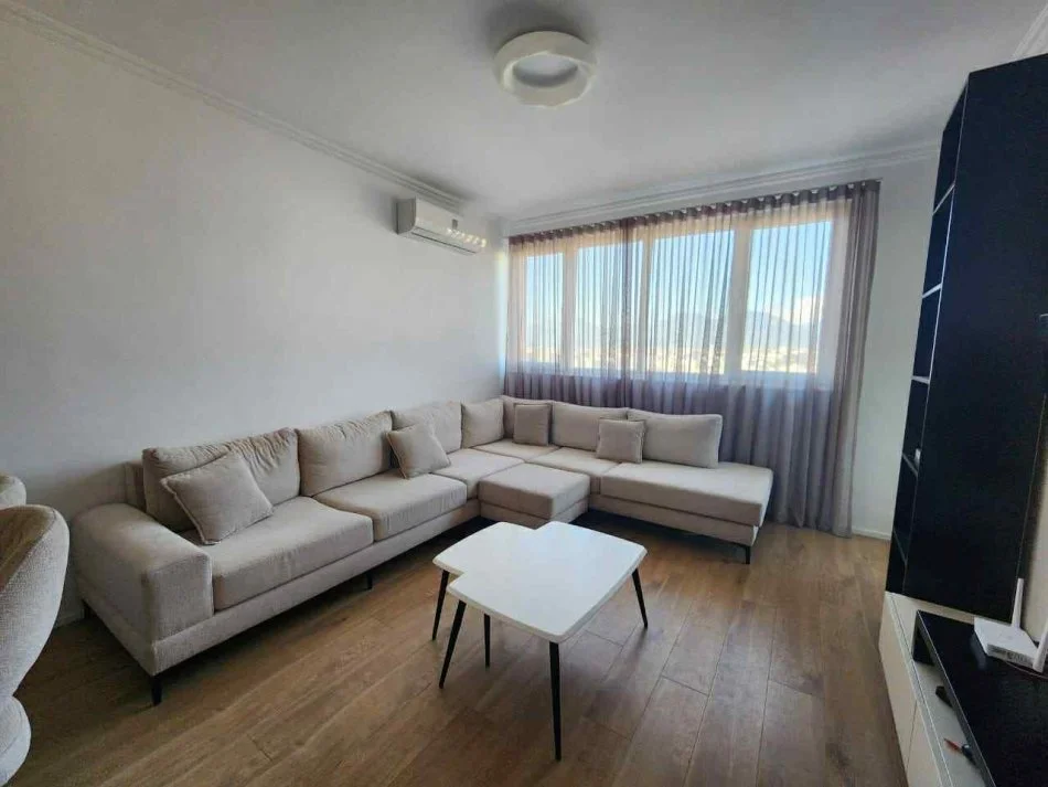Tirane, jepet me qera apartament 2+1+Ballkon Kati 8, 95 m² 800 € (GOLDEN PARK AMERIKAN 3)