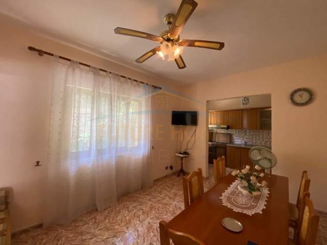 Durres, shitet shtepi 2 Katshe 445 m² 140.000 Euro (Prane shkolles "Hajdar Dus)