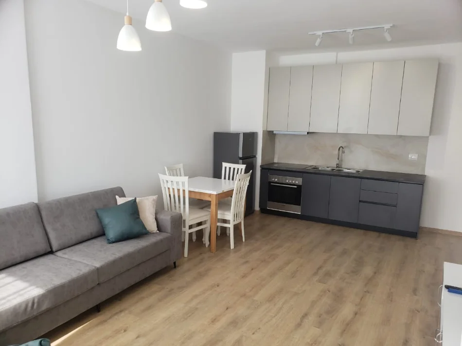 Tirane, jepet me qera apartament 1+1 Kati 2, 60 m² 600 € (Don Bosko)