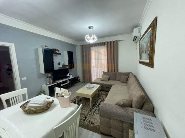 Tirane, shitet apartament 2+1+BLK Kati 8, 93 m² 115.000 Euro (Prane rrethrotullimit)