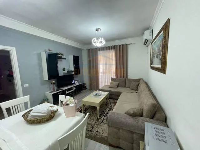 Tirane, shitet apartament 2+1 Kati 8, 115.000 Euro (Unaza e Re)