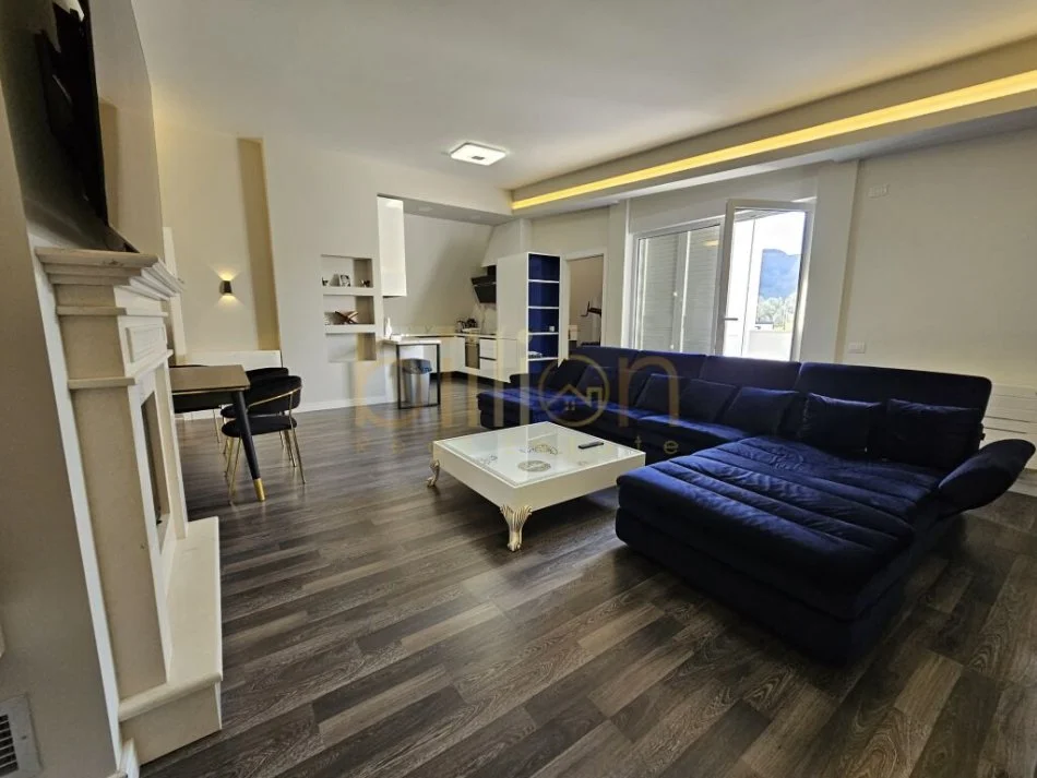 Tirane, shitet apartament 3+1 Kati 7, 172 m²  (Liqeni i Thate, Tirana, Albania)
