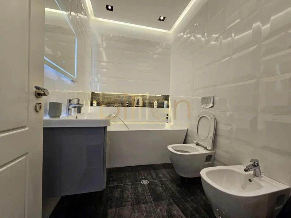 Tirane, shitet apartament 3+1 Kati 7, 172 m²  (Liqeni i Thate, Tirana, Albania)