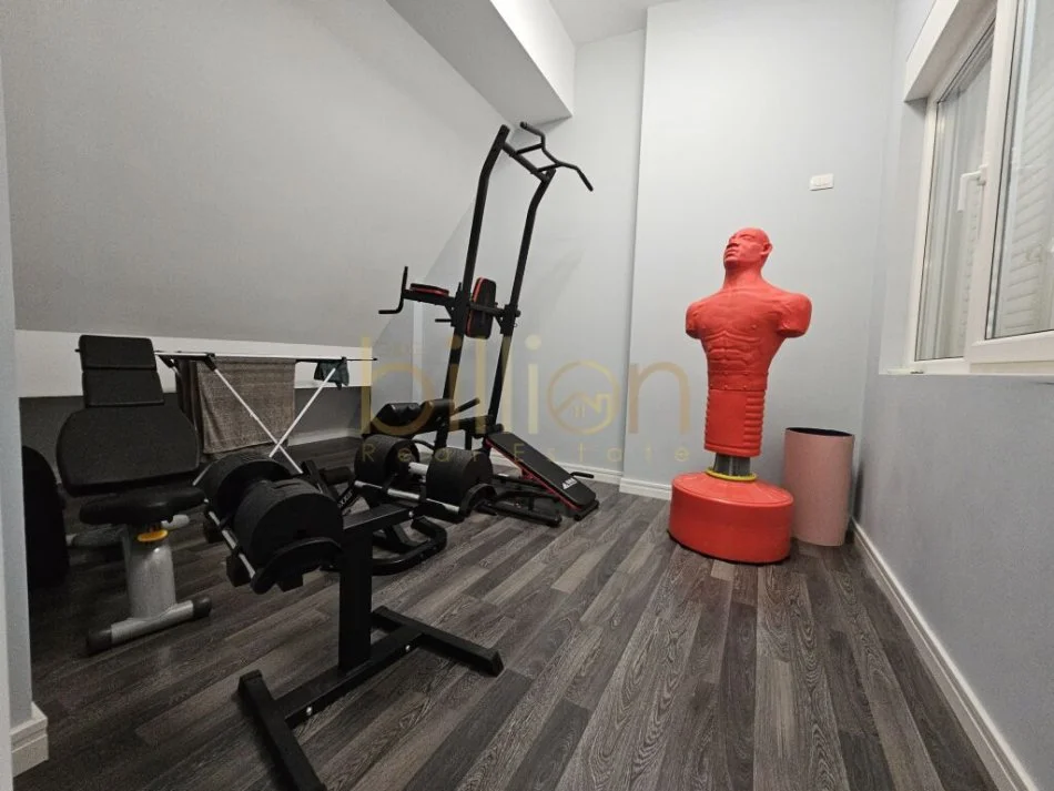 Tirane, shitet apartament 3+1 Kati 7, 172 m²  (Liqeni i Thate, Tirana, Albania)