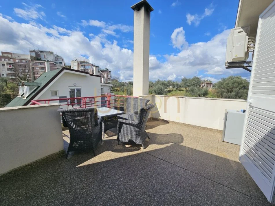 Tirane, shitet apartament 3+1 Kati 7, 172 m²  (Liqeni i Thate, Tirana, Albania)