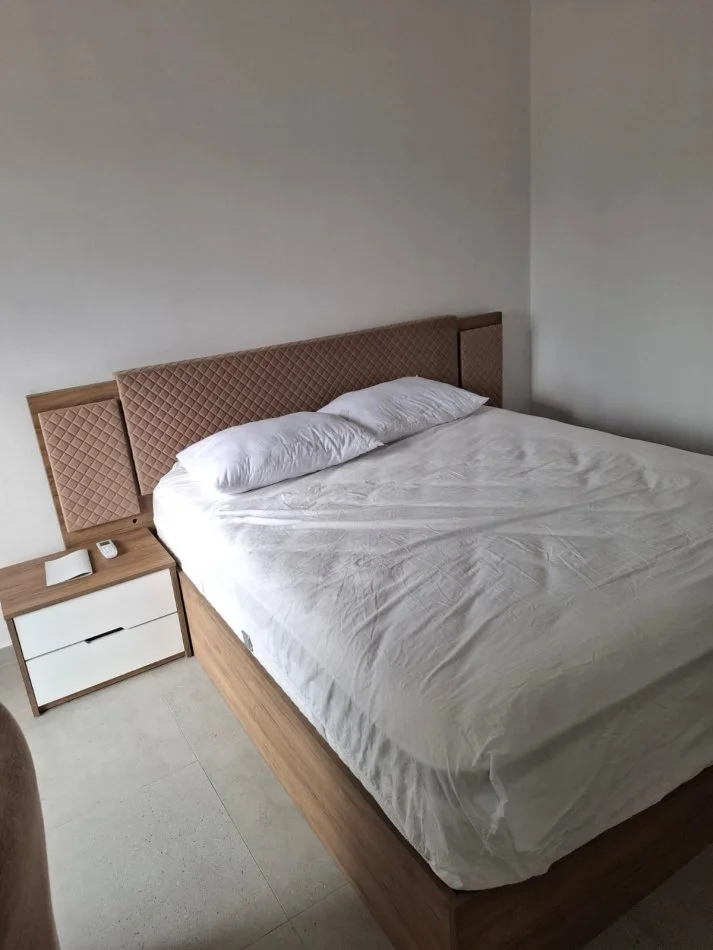 Tirane, jepet me qera apartament 2+1+Ballkon Kati 3, 100 m² 750 € 