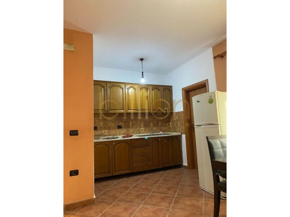 58000 ALL, JEPET ME QERA APARTAMENT 2+1, ALI DEM PRANE DREJTORISE SE POLICISE, ID: Billion3205