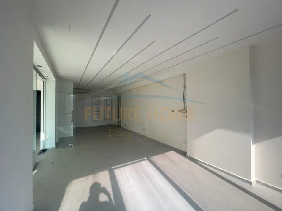 Tirane, jepet me qera zyre Kati 3, 58 m² 650 € (sami frasheri)