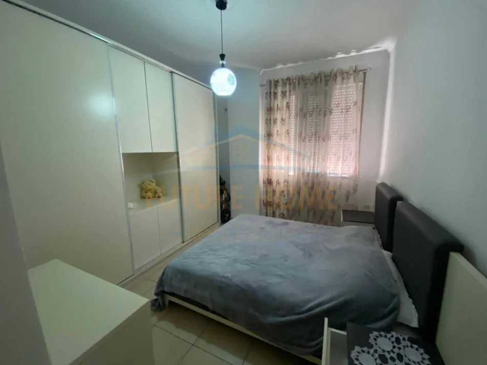 Tirane, jepet me qera apartament 2+1 Kati 3, 110 m² 500 € (Kthesa e Kamzës.)
