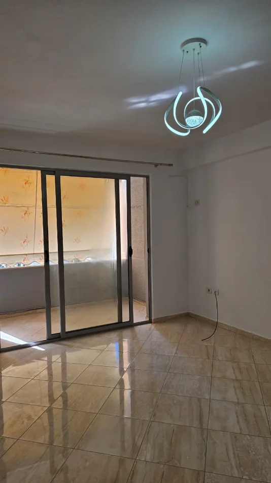 Tirane, jepet me qera apartament 1+1 Kati 4, 65 m² 419 € 