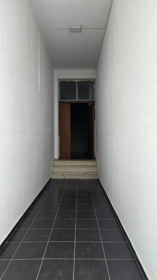Tirane, jepet me qera apartament 1+1 Kati 4, 65 m² 419 € 