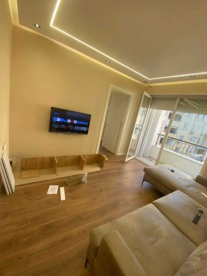 Tirane, jepet me qera apartament 1+1 Kati 5, 58 m² 750 € (Donika Center)