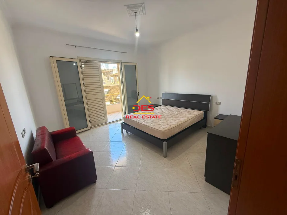 Vlore, jepet me qera Vile 3+1+Ballkon Kati 2, 110 m² 330 € (Rruga Sokrat Leka)