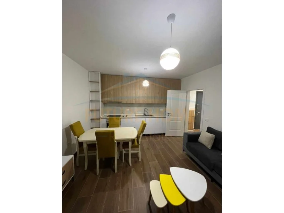 Tirane, jepet me qera apartament 1+1 Kati 2, 64 m² 450 € (VILA L)