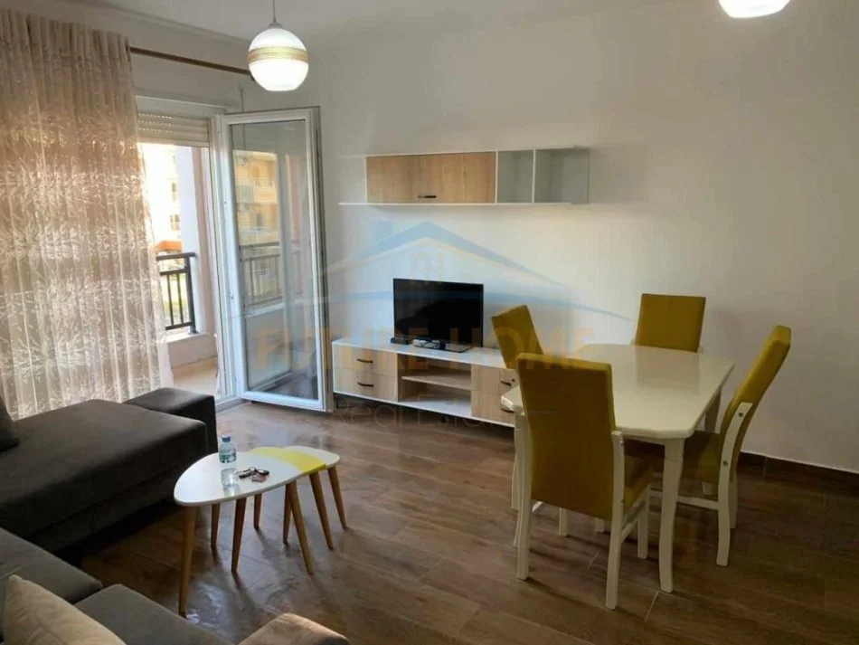 Tirane, jepet me qera apartament 1+1 Kati 2, 64 m² 450 € (VILA L)