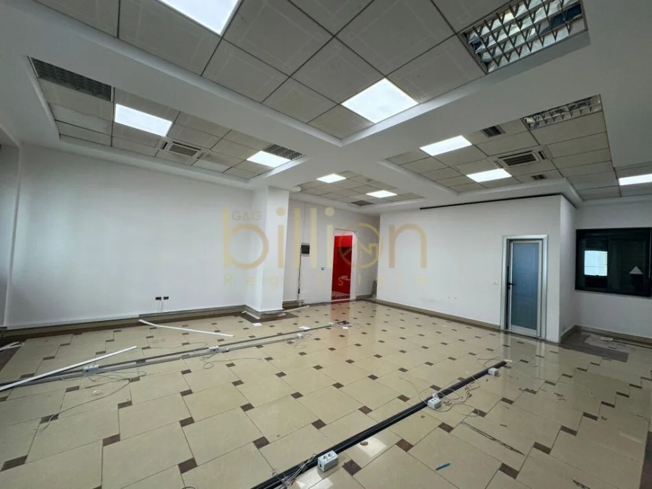 Tirane, jepet me qera ambjent biznesi Kati 2, 105 m² 800 € (Galeria, Tirana, Albania)