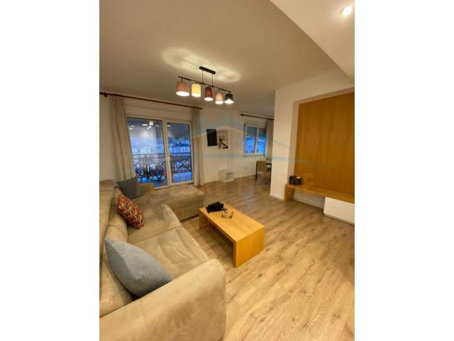 Tirane, jepet me qera apartament Kati 13, 80 m² 650 Euro (Ish Ekspozita)