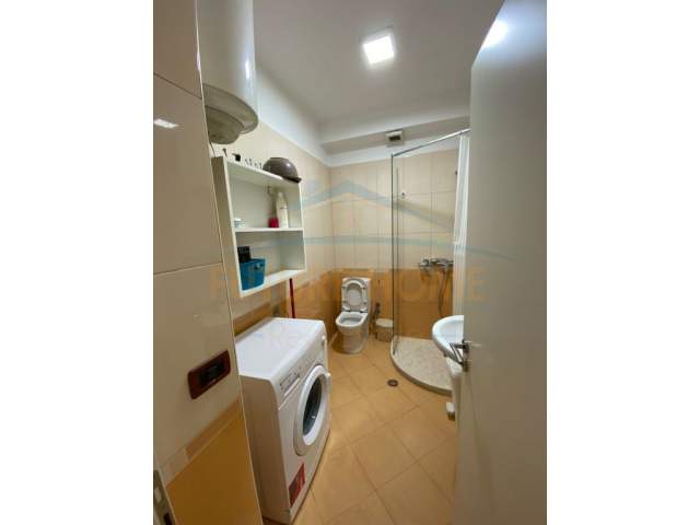 Tirane, jepet me qera apartament Kati 13, 80 m² 650 Euro (Ish Ekspozita)