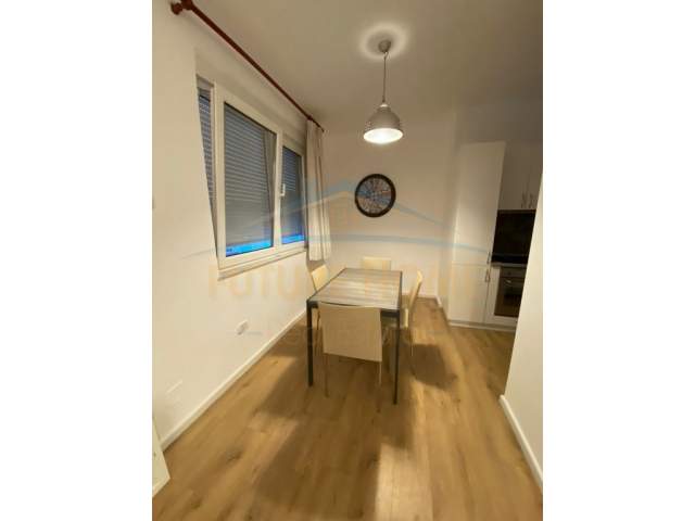 Tirane, jepet me qera apartament Kati 13, 80 m² 650 Euro (Ish Ekspozita)