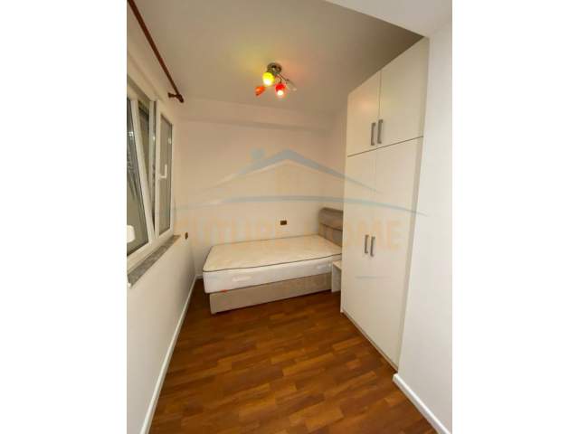 Tirane, jepet me qera apartament Kati 13, 80 m² 650 Euro (Ish Ekspozita)