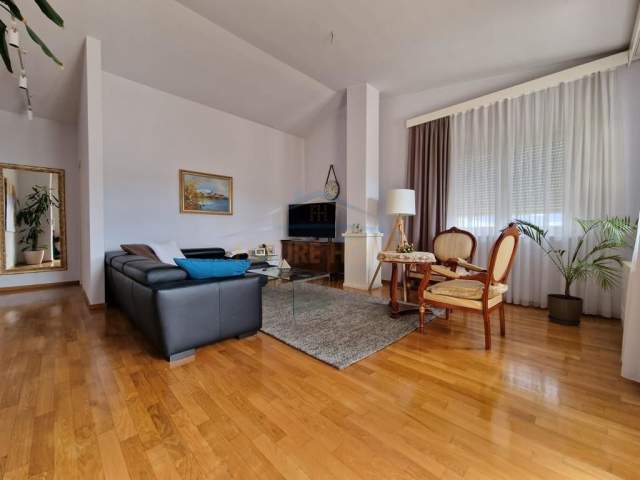 Tirane, jepet me qera apartament 2+1+BLK Kati 4, 140 m² 1.200 Euro (Rezidenca Touch of the Sun, Sauk)