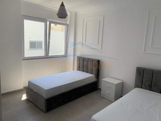 Durres, jepet me qera apartament 1+1 Kati 3, 108 m² 500 Euro (Qera, Apartament 2+1, "Rrota e Kuqe", Plazh)