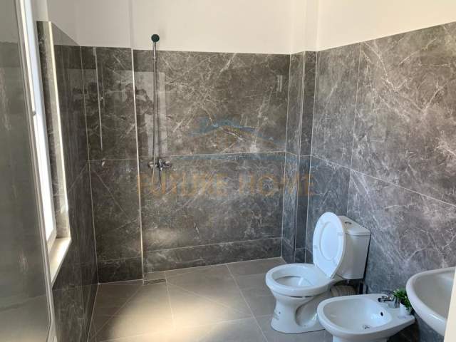 Durres, jepet me qera apartament 1+1 Kati 3, 108 m² 500 Euro (Qera, Apartament 2+1, "Rrota e Kuqe", Plazh)