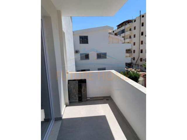 Durres, jepet me qera apartament 1+1 Kati 3, 108 m² 500 Euro (Qera, Apartament 2+1, "Rrota e Kuqe", Plazh)